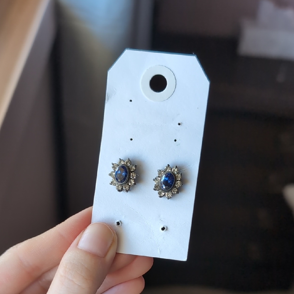 Vintage-Style Blue Stone Floral Stud Earrings